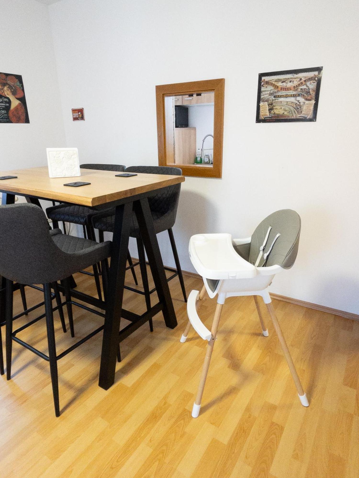 Fewo-Lavees Moderne Zentrale Fewo Nahe Omv Wacker Kliniken Burg -Eigener Eingang-Schluesselloser Check In Burghausen Exteriér fotografie