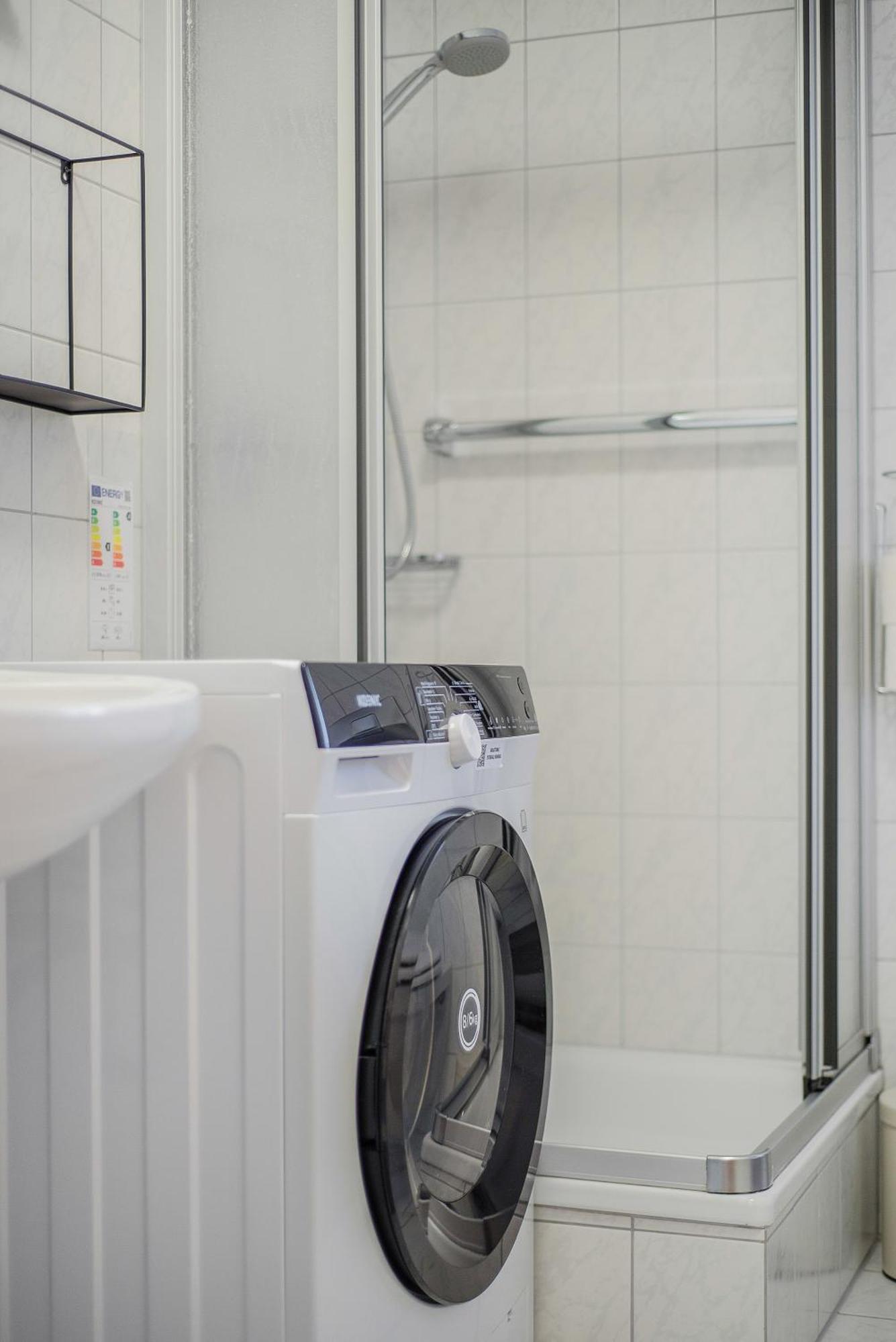 Fewo-Lavees Moderne Zentrale Fewo Nahe Omv Wacker Kliniken Burg -Eigener Eingang-Schluesselloser Check In Burghausen Exteriér fotografie