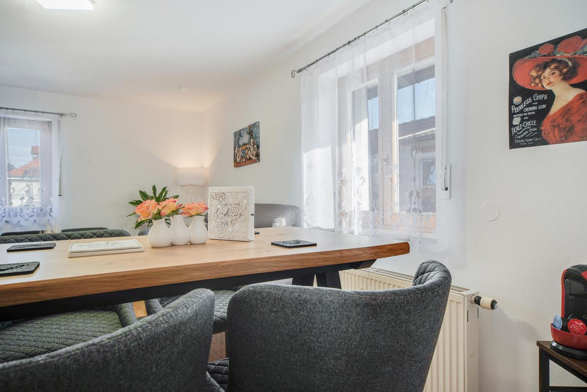Fewo-Lavees Moderne Zentrale Fewo Nahe Omv Wacker Kliniken Burg -Eigener Eingang-Schluesselloser Check In Burghausen Exteriér fotografie
